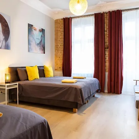 2br 2bthrms High Ceilings Brick Walls Style Apartm Apartment
